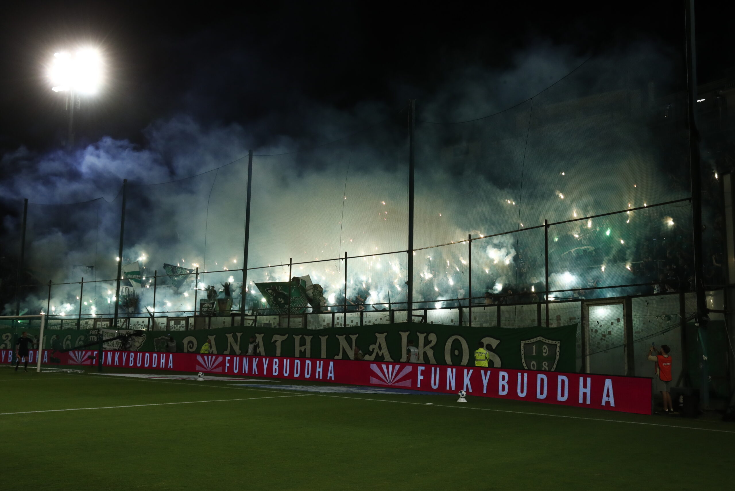 Παναθηναϊκός – Ολυμπιακός: Φλεγόμενη η Λεωφόρος στο ντέρμπι των αιωνίων 5 Παναθηναϊκός – Ολυμπιακός: Φλεγόμενη η Λεωφόρος στο ντέρμπι των αιωνίων