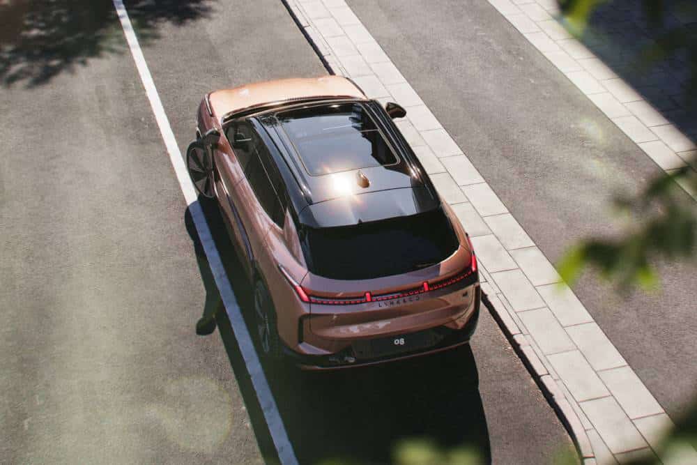 Η Lynk & Co παρουσιάζει το νέο 08 PHEV στην Ελλάδα