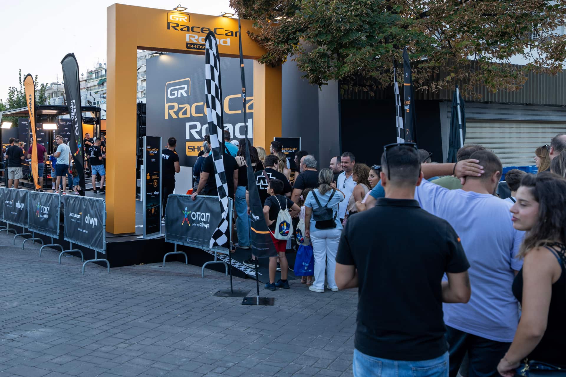Θεσσαλονίκη: Ουρές για το εντυπωσιακό showcar της McLaren F1 Team από τον ΟΠΑΠ