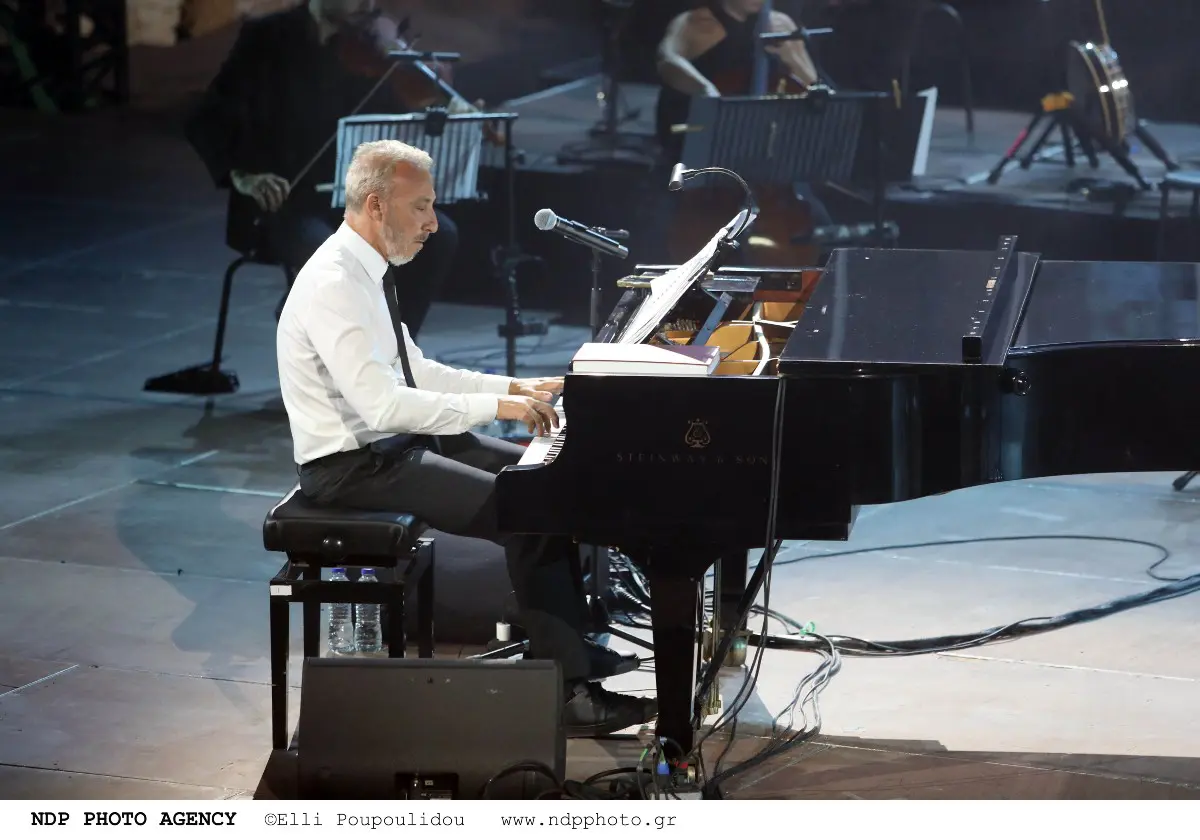 Ο Μίνως Μάτσας στο Ηρώδειο -"Τα Ρεμπέτικα ΙΙ+Fado & Tango & Blues"