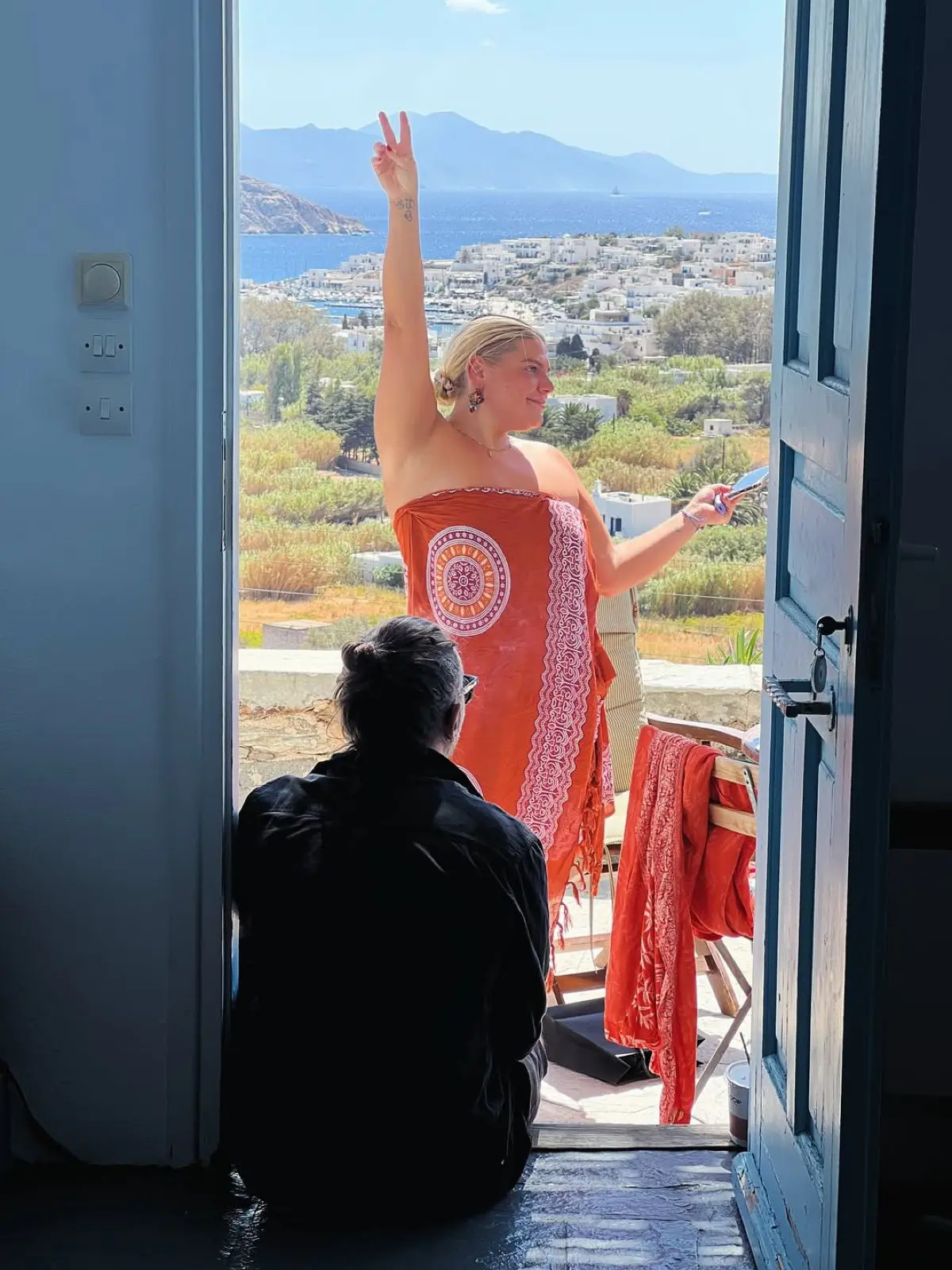 Η Δανάη Μπάρκα στη Σέριφο