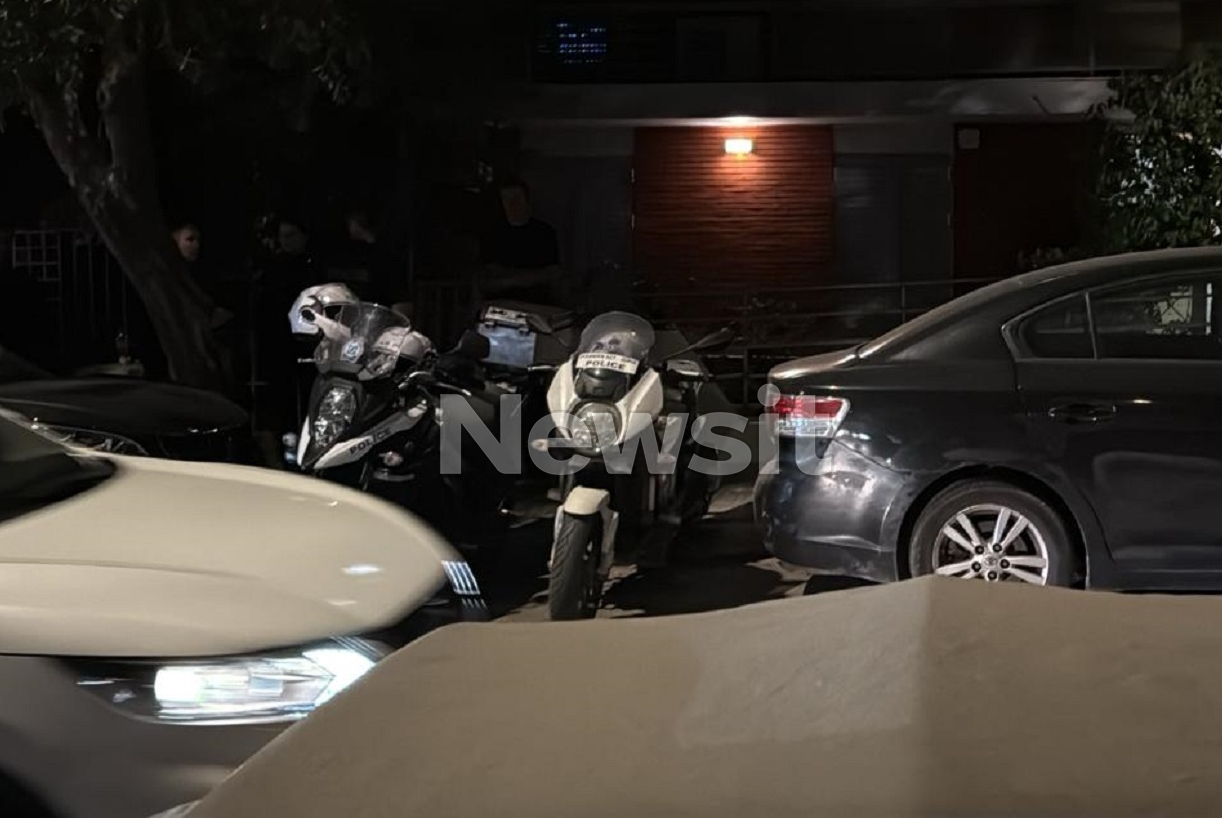Ζευγάρι βρέθηκε νεκρό στον Νέο Κόσμο: «Δυο πυροβολισμοί ακούστηκαν τη Δευτέρα» αναφέρει γείτονας – Η δυσοσμία έφερε στο φως την τραγωδία 4 Νέος Κόσμος