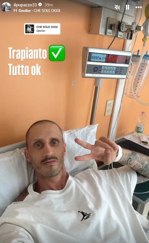 Ακίλε Πολονάρα: Επιτυχημένη η μεταμόσχευση μυελού των οστών – Η φωτογραφία με το σήμα της νίκης από το νοσοκομείο