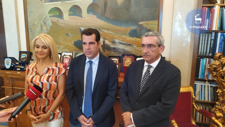 Πλεύρης από Ρόδο: Αποκλείεται η μεταφορά μεταναστών από Κρήτη σε άδειες δομές στα νησιά Ανατολικού Αιγαίου και Δωδεκανήσων 3 Πλεύρης από Ρόδο: Αποκλείεται η μεταφορά μεταναστών από Κρήτη σε άδειες δομές στα νησιά Ανατολικού Αιγαίου και Δωδεκανήσων