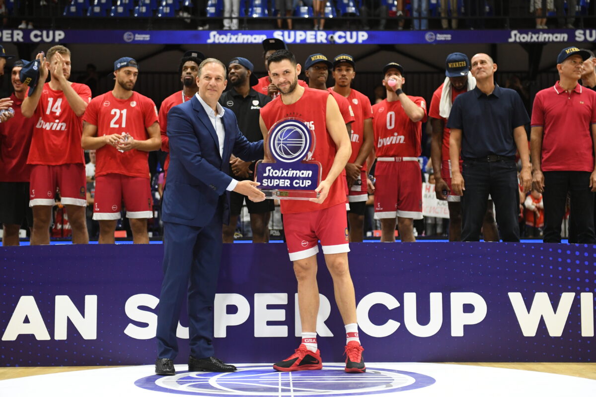 Ολυμπιακός – Προμηθέας Πάτρας: Η απονομή του Super Cup στους Πειραιώτες πρωταθλητές