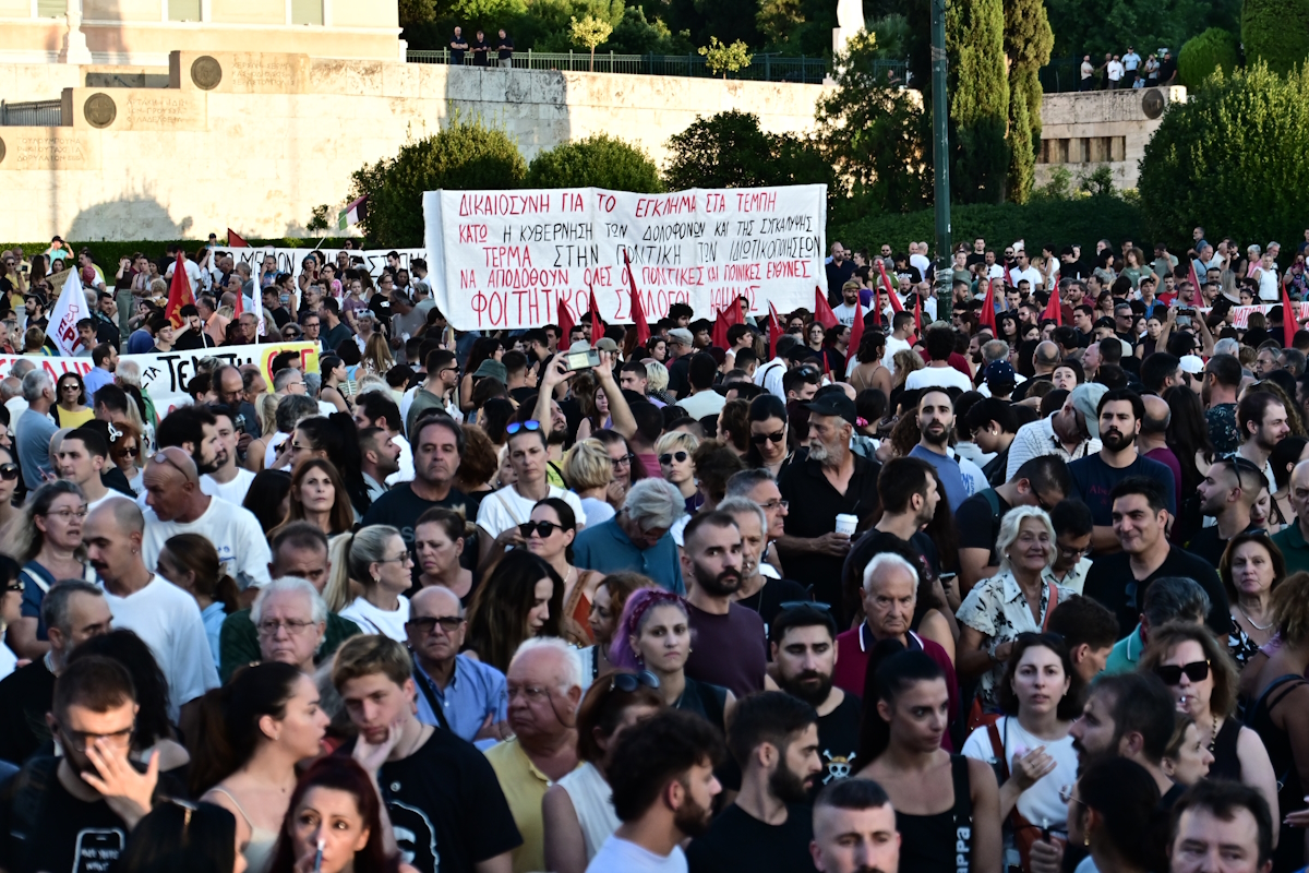 Σε πλήρη εξέλιξη η διαδήλωση στο Σύνταγμα για τα Τέμπη μετά από κάλεσμα της Μαρίας Καρυστιανού – Αποκλεισμένο το κέντρο 20 Πλήθος κόσμου στο Σύνταγμα στη συγκέντρωση για τη σιδηροδρομική τραγωδία στα Τέμπη
