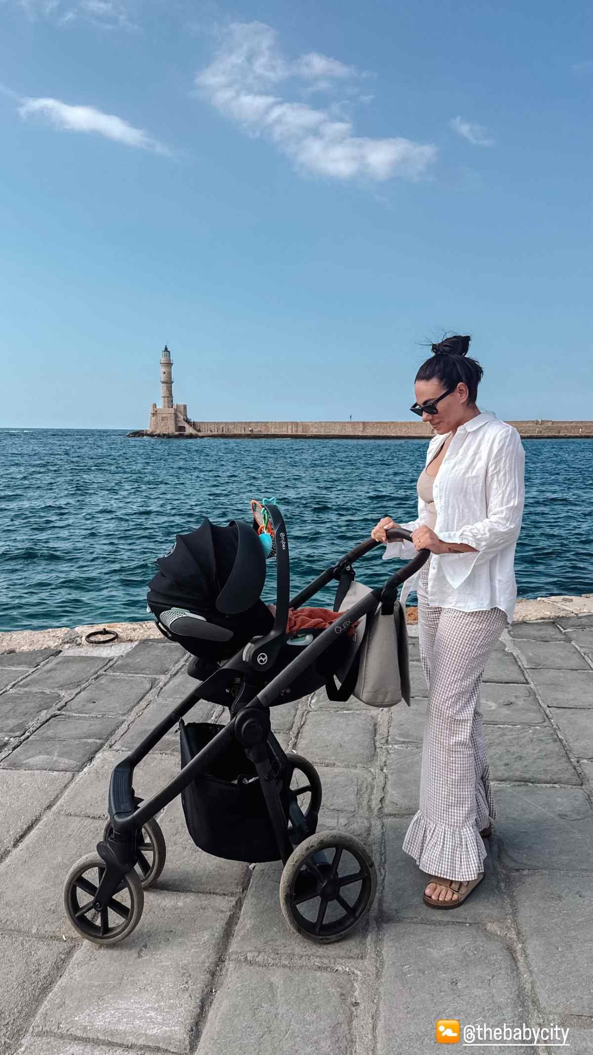 Η Ευρυδίκη Βαλαβάνη με τον γιο της στα Χανιά
