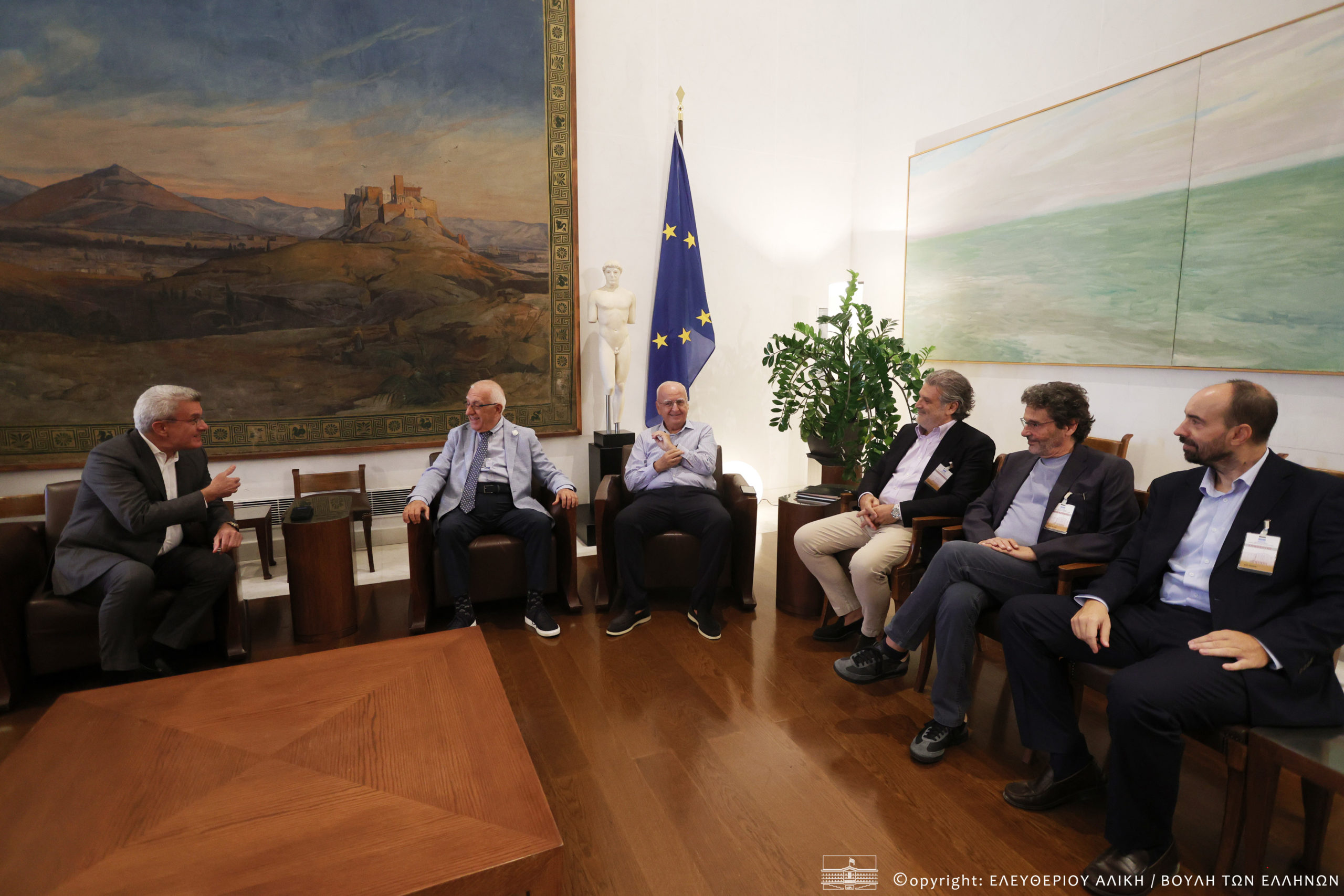 Βουλή: Συνάντηση του προέδρου της Βουλής με το προεδρείο της ΕΙΗΕΑ
