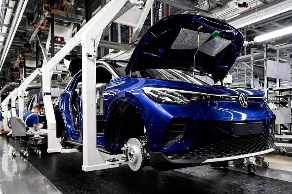vw-assembly-line-02