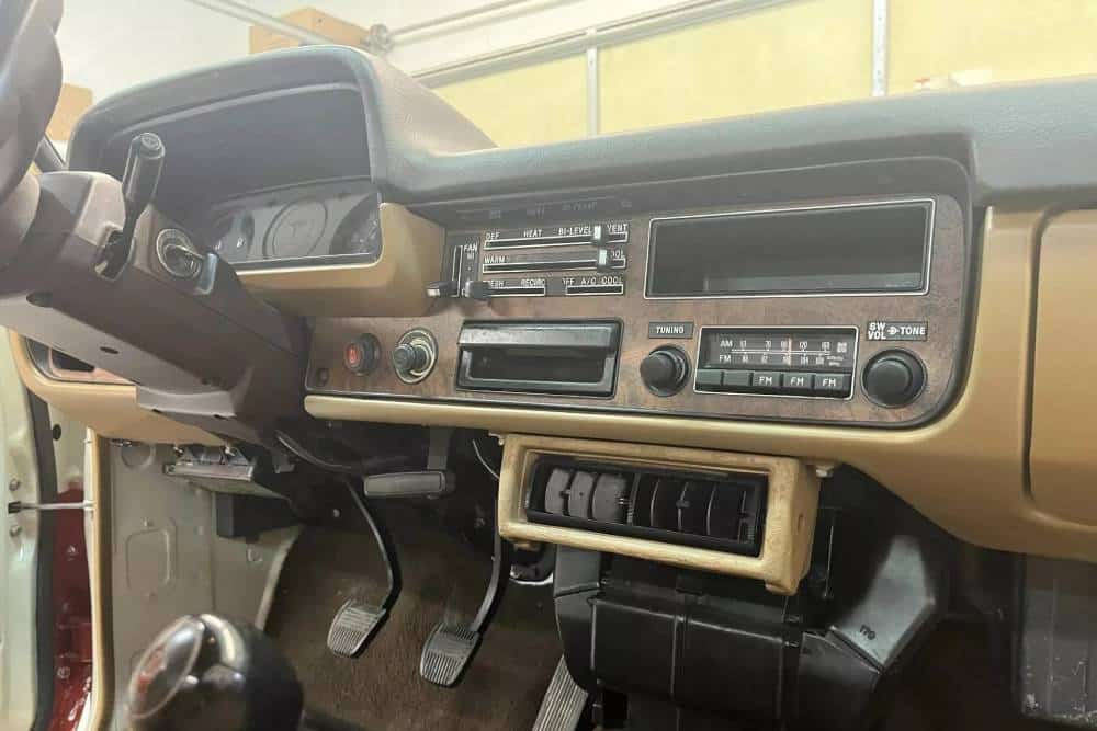 1981-Toyota-Pickup-4x4-21_result22