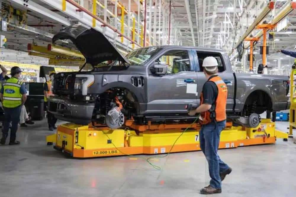 2022-ford-f-150-lightning-production-1