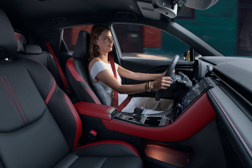 Λαμπερό και μοντέρνο Lexus LBX Vibrant Edition (+τιμή Ελλάδα)