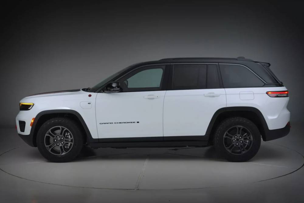 Αναβαθμισμένο Jeep Grand Cherokee με 2.0λιτρο τούρμπο κινητήρα (+videos) 20 2026-Jeep-Grand-Cherokee-1027-12