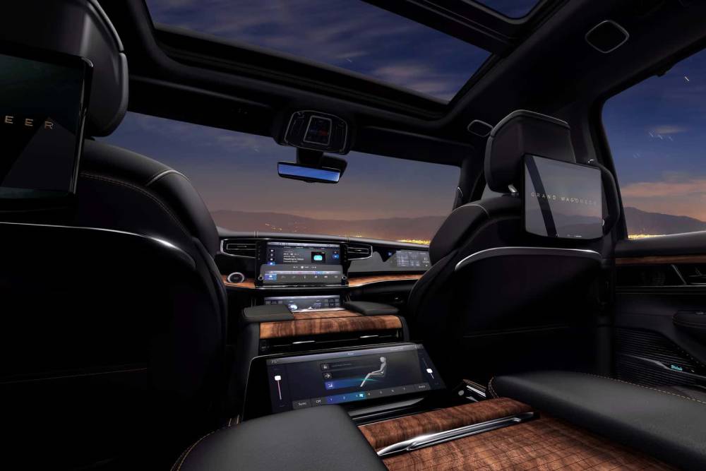 Το Jeep Grand Wagoneer απογειώνεται με 650 ίππους