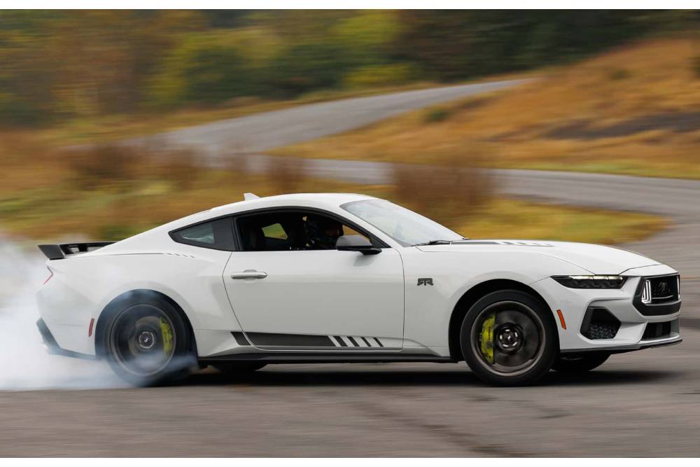 2026-mustang-ecoboost-with-the-rtr-package (2)
