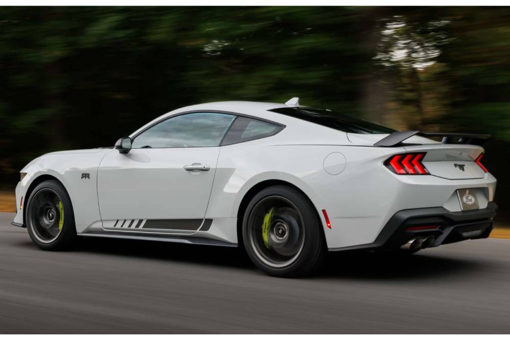 2026-mustang-ecoboost-with-the-rtr-package (4)