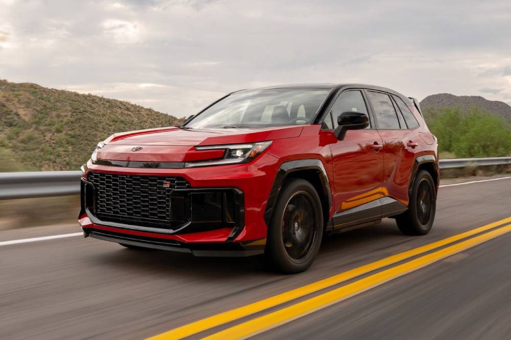 2026-toyota-rav4-arrives-this-winter-the-first-eve (4)