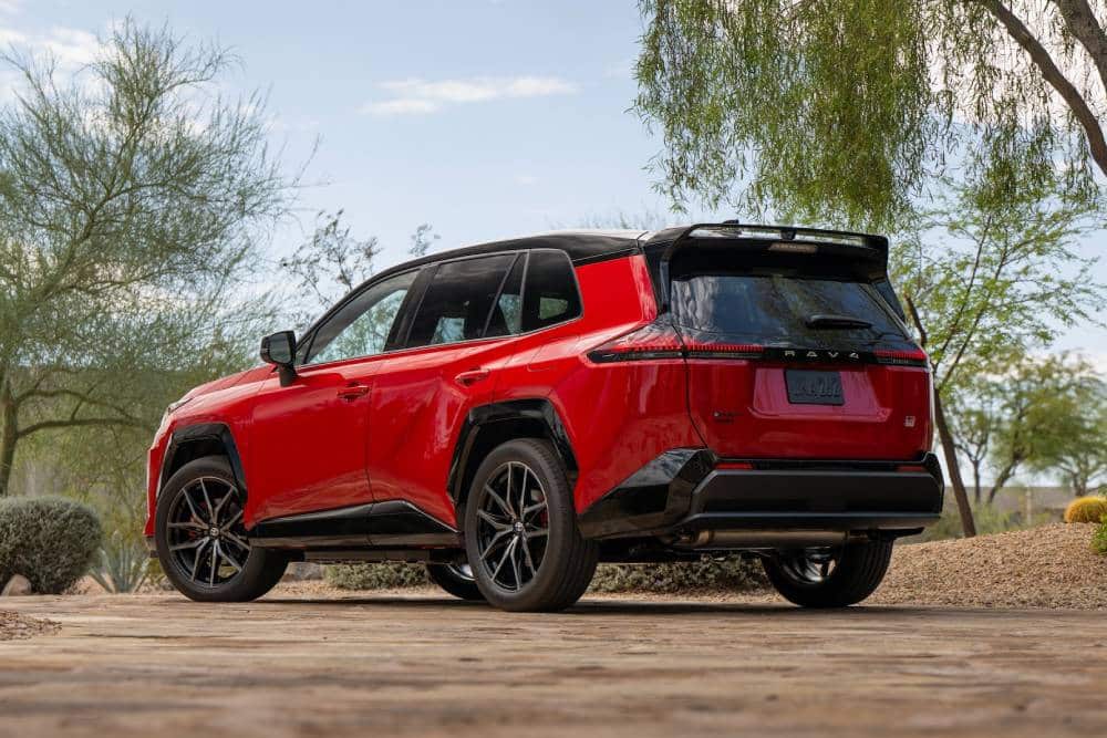 "Ποια χώρα φιλοξενεί το νέο Toyota RAV4 GR Sport με πάνω από 320 άλογα;"