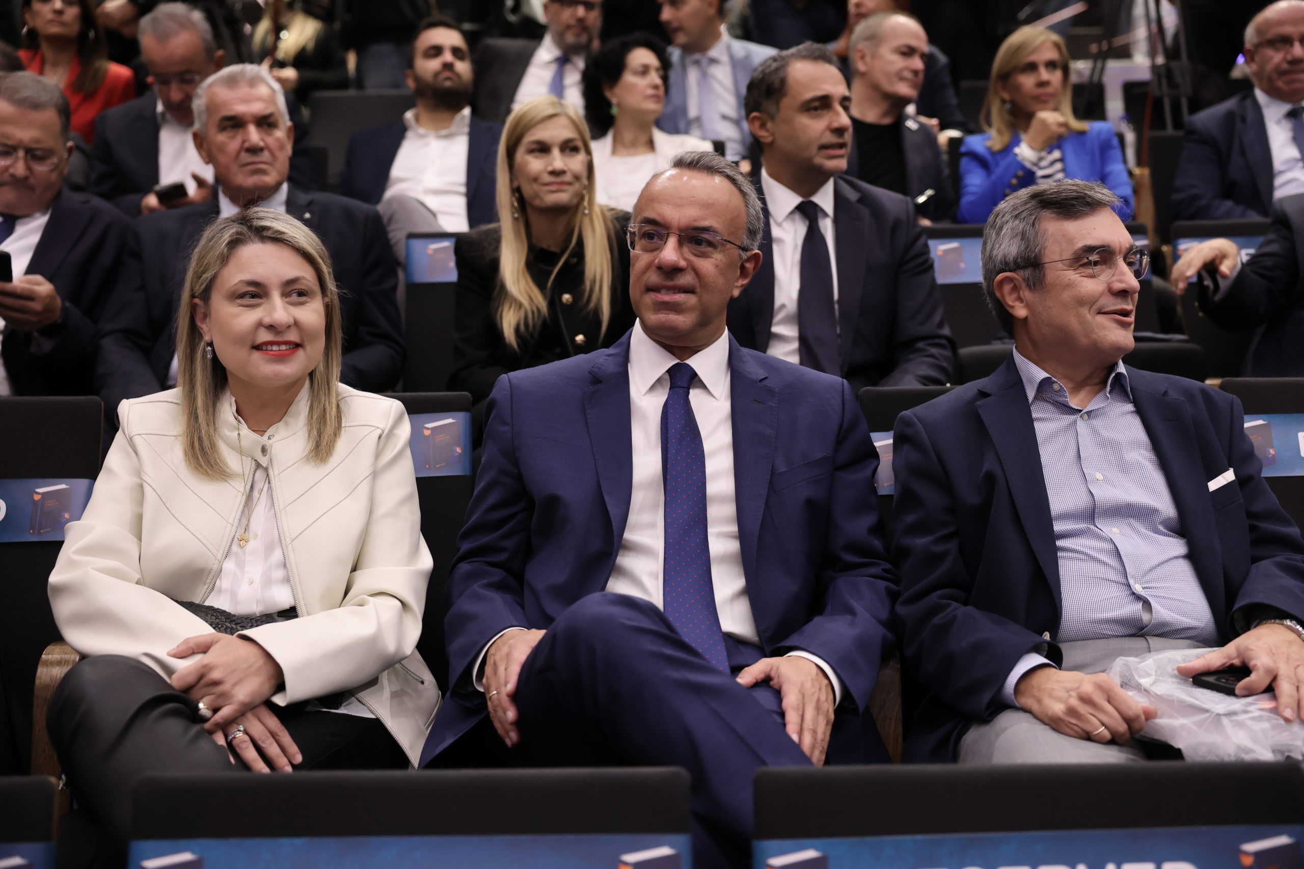 Ο Κυριάκος Μητσοτάκης στην εκδήλωση για το βιβλίο του Ευριπίδη Στυλιανίδη – Η συνάντηση με τον Κώστα Καραμανλή και η απουσία του Αντώνη Σαμαρά