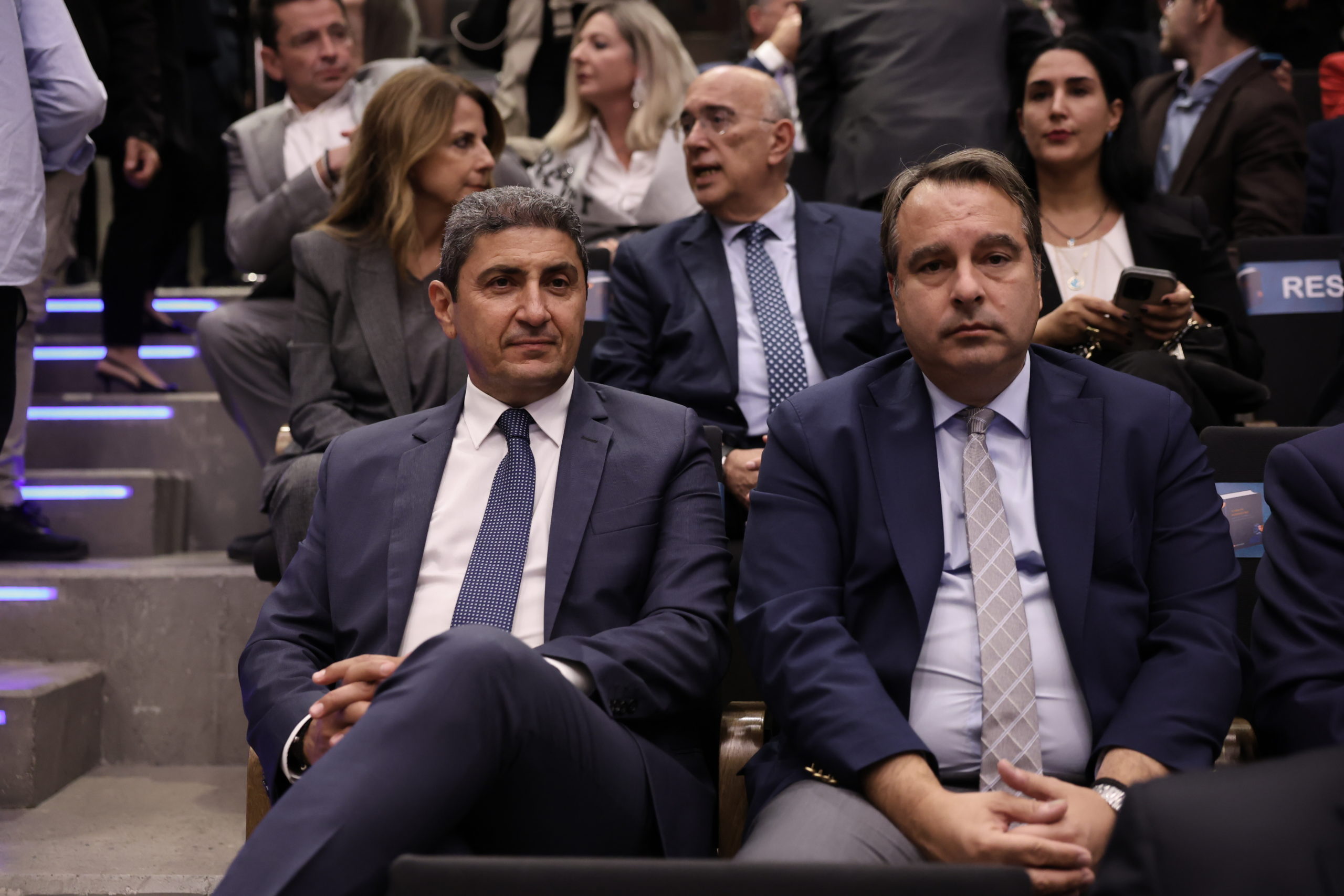 Ο Κυριάκος Μητσοτάκης στην εκδήλωση για το βιβλίο του Ευριπίδη Στυλιανίδη – Η συνάντηση με τον Κώστα Καραμανλή και η απουσία του Αντώνη Σαμαρά