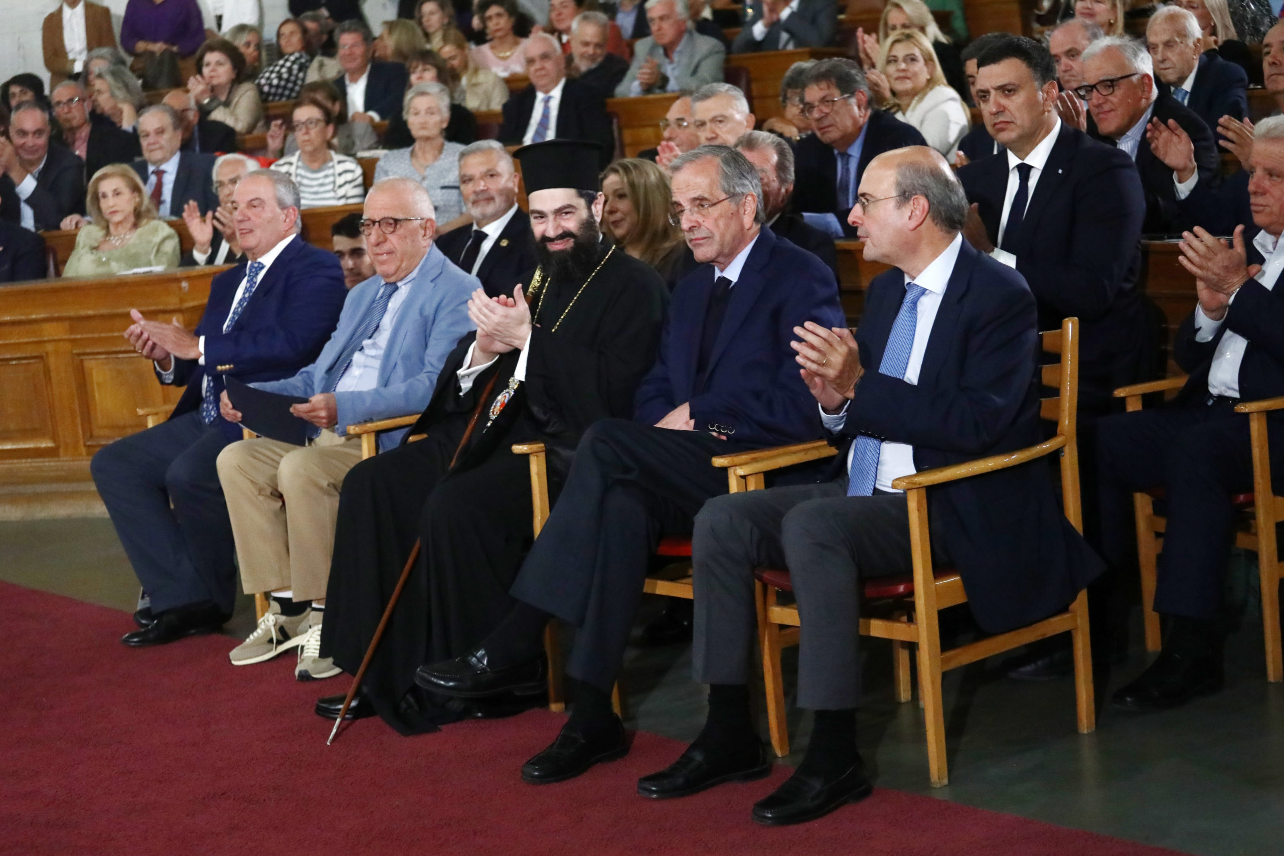 Ζεστή χειραψία Καραμανλή-Σαμαρά στην τελετή για την Άννα Ψαρούδα Μπενάκη – Ποιοι παρευρέθηκαν – ΦΩΤΟ 14 Ο πρώην πρωθυπουργός Αντώνης Σαμαράς, ο αντιπρόεδρος της Κυβέρνησης Κωστής Χατζηδάκης, ο υπουργός Ναυτιλίας & Νησιωτικής Πολιτικής Βασίλης Κικίλιας και ο πρόεδρος της Βουλής Νικήτας Κακλαμάνης