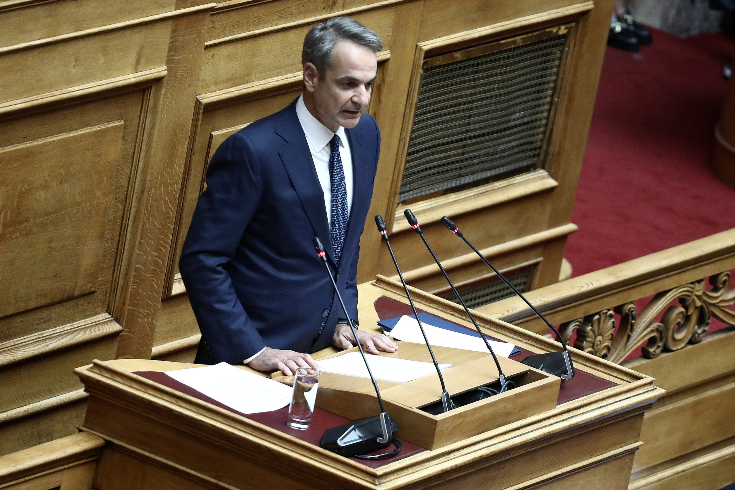 Μητσοτάκης προς Κουτσούμπα: «Μετά την παραχώρηση της θέσης μου, θα αναθεωρήσετε το “Αυτοί είστε”;» – ΒΙΝΤΕΟ