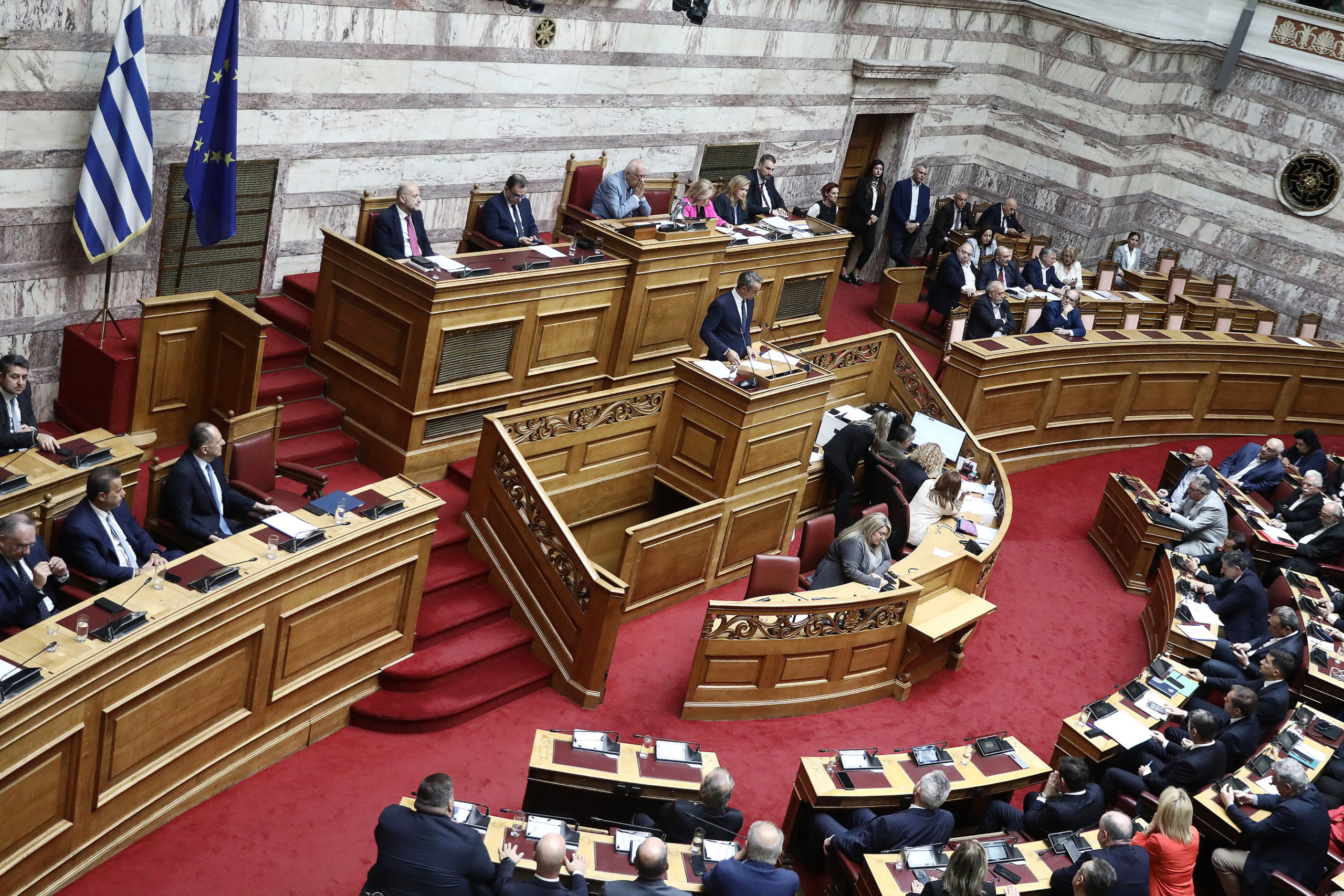 Αντιπαράθεση κορυφής στη Βουλή για την εξωτερική πολιτική – Ένταση για Οικονομία, ΟΠΕΚΕΠΕ, Τέμπη και Τσίπρα