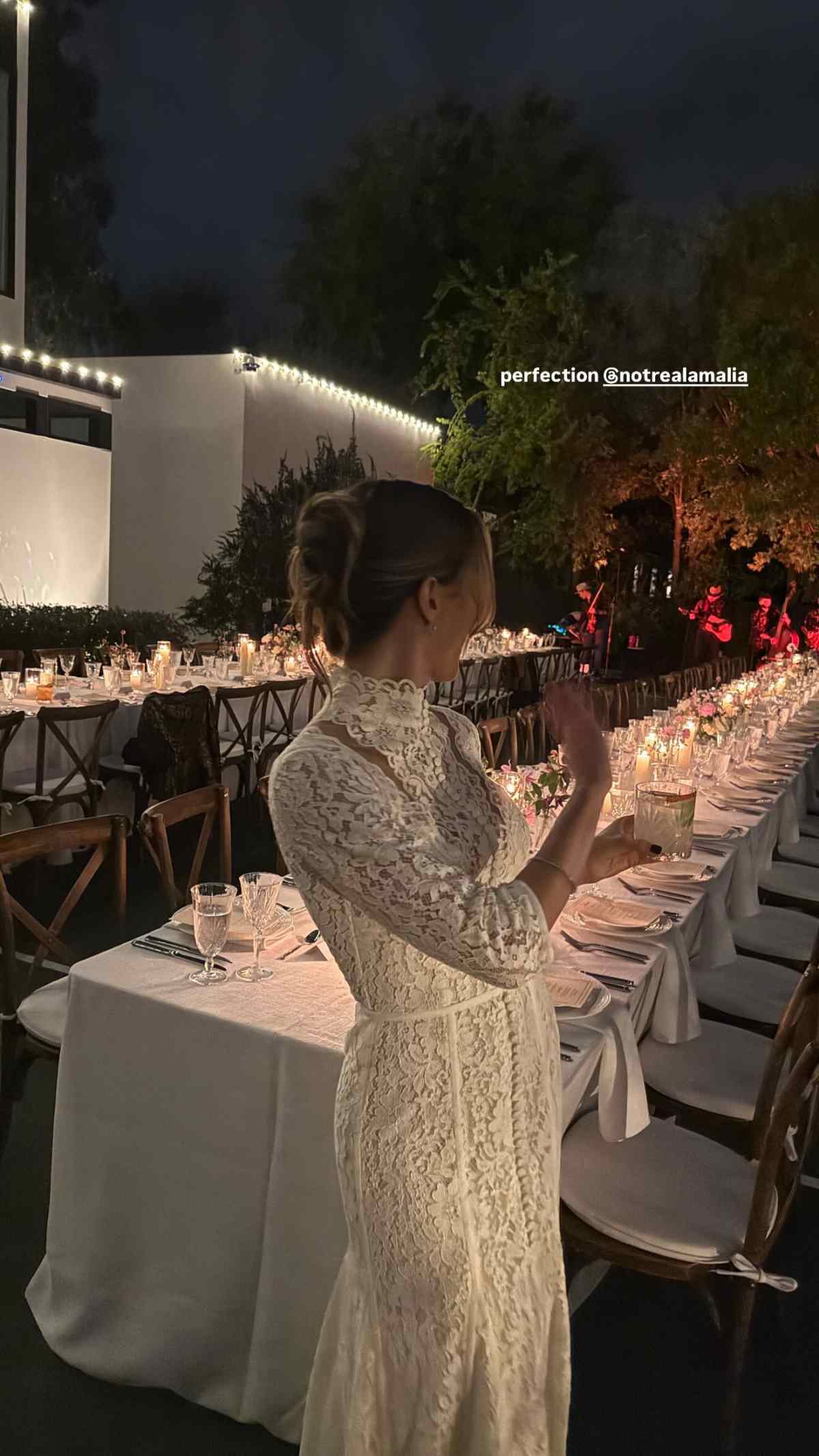 Κωστοπούλου: Το μαγευτικό πάρτι αρραβώνων με τον Medwell μετά τον πολιτικό τους γάμο (Φωτογραφίες) 10 Κωστοπούλου: Το ονειρικό πάρτι αρραβώνων της με τον Medwell μετά τον πολιτικό τους γάμο (Φωτογραφίες)
