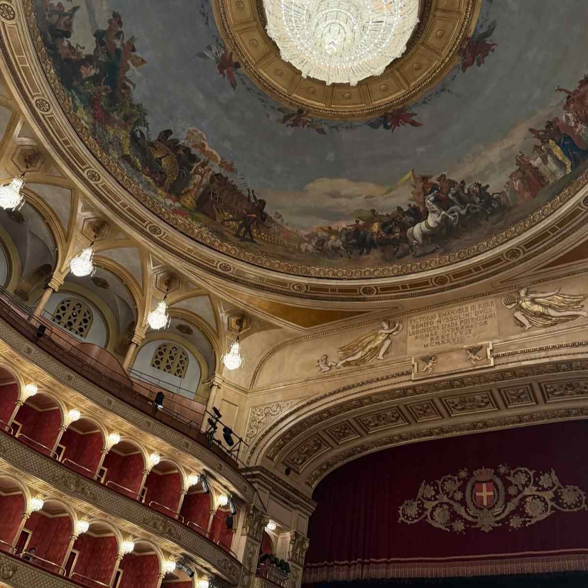 Καλομοίρα – Γιώργος Μπούσαλης: Ρομαντική απόδραση στη Ρώμη για την επέτειο γάμου τους (Φωτογραφίες) 16 Καλομοίρα - Γιώργος Μπούσαλης: Ταξίδι στη Ρώμη για την επέτειο του γάμου τους (Φωτογραφίες)