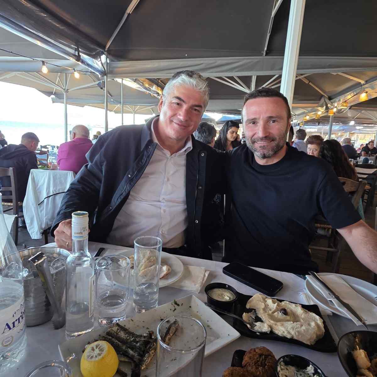 Σταματίνα Τσιμτσιλή: Δείπνο με τον Θέμη Σοφό και την ομάδα του Happy Day – Εικόνες 6 Σταματίνα Τσιμτσιλή: Για φαγητό με τον Θέμη Σοφό και τους συνεργάτες της από το Happy Day - Φωτογραφίες