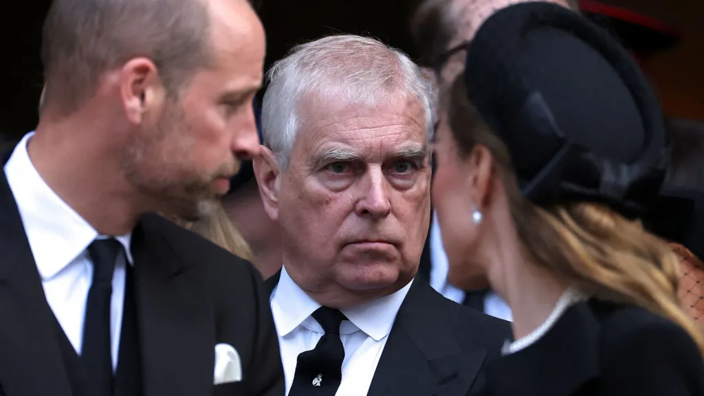 Βασιλιάς Κάρολος: Το παρασκήνιο της επιλογής να αποκλείσει τον αδελφό του, Άντριου, από τη μοναρχία – «Οι βασιλείς δεν υπερβαίνουν τους νόμους» 5 Βασιλιάς Κάρολος: Το παρασκήνιο της επιλογής να αποκλείσει τον αδελφό του, Άντριου, από τη μοναρχία – «Οι βασιλείς δεν υπερβαίνουν τους νόμους»