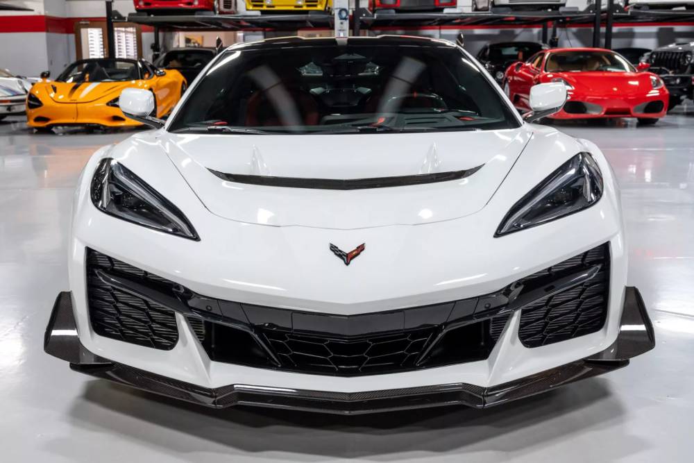 C8-Corvette-ZR1-ext-00002-2048x1366