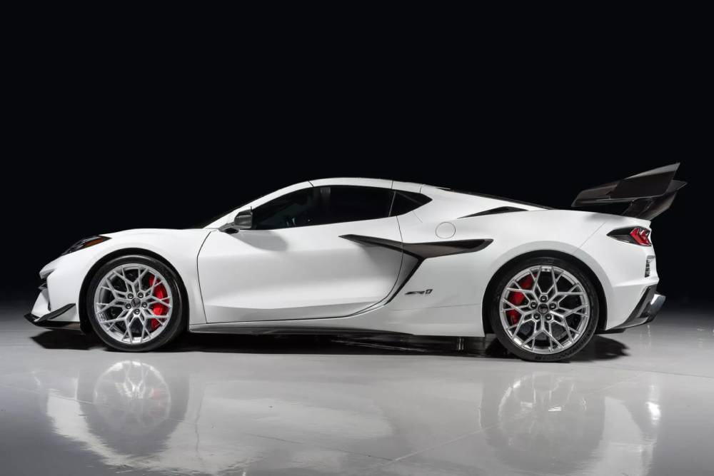 C8-Corvette-ZR1-ext-00021-2048x1366