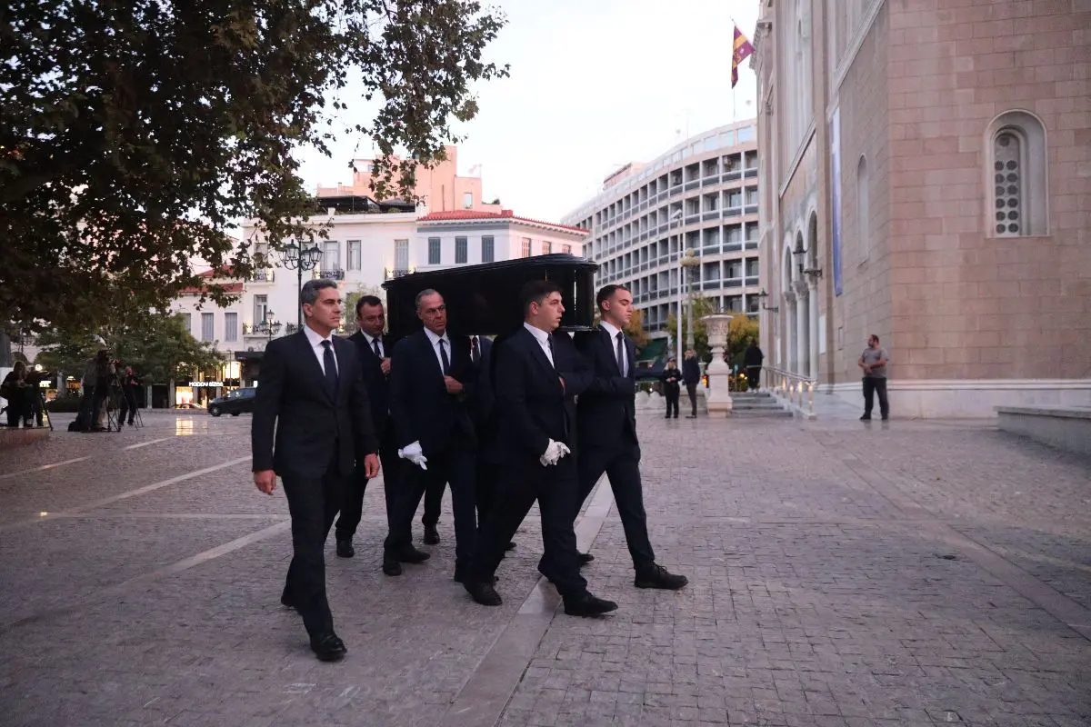 Διονύσης Σαββόπουλος: Σήμερα η τελετή – Άρχισε το λαϊκό προσκύνημα στη Μητρόπολη Αθηνών 3 Διονύσης Σαββόπουλος λαικό προκύνημα