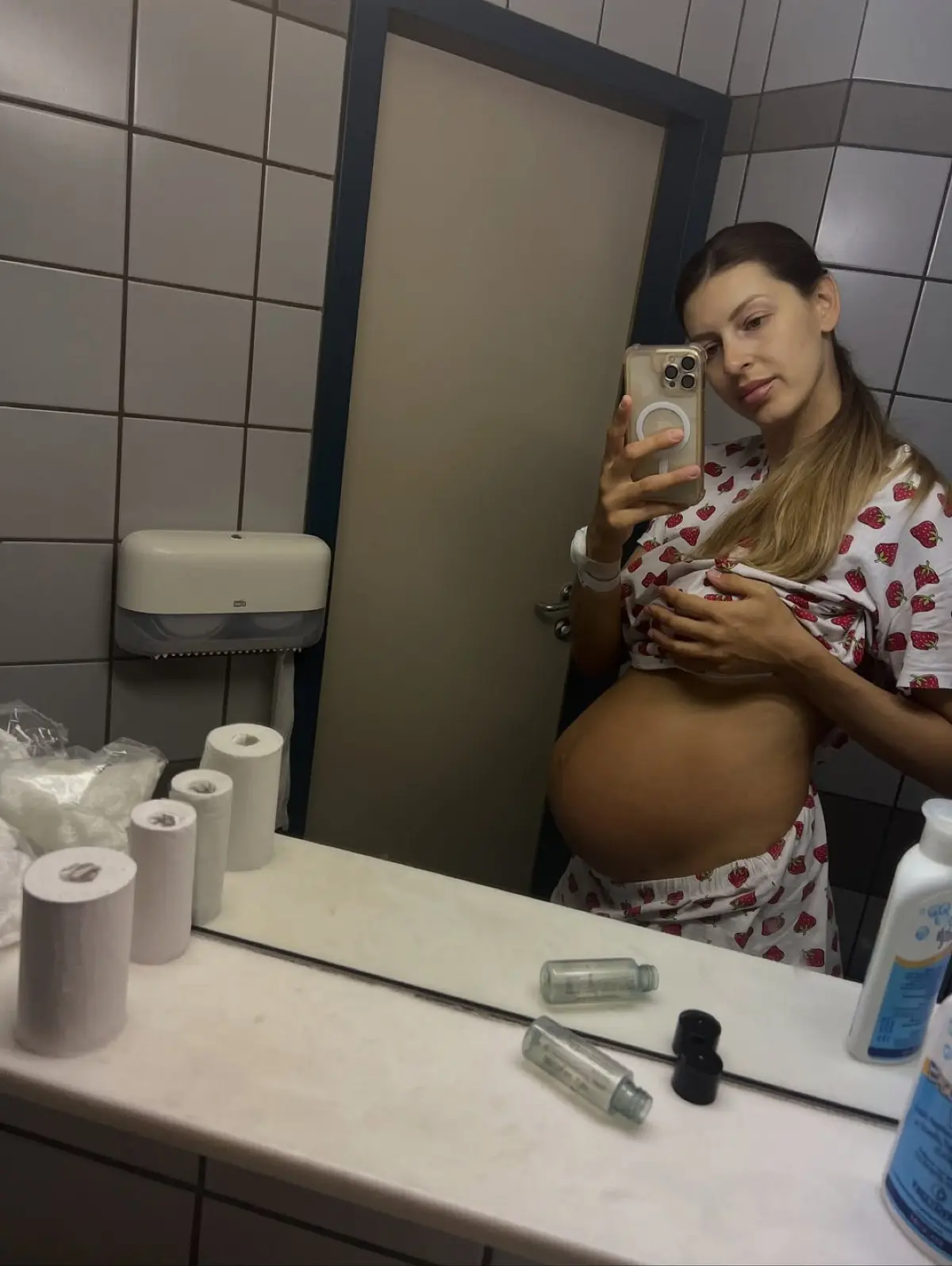 Η Ελισάβετ Δοβλιατίδου αποκαλύπτει για τη δεύτερη γέννα της: «Διήρκεσε 23 ώρες» 7 Ελισάβετ Δοβλιατίδου γέννα