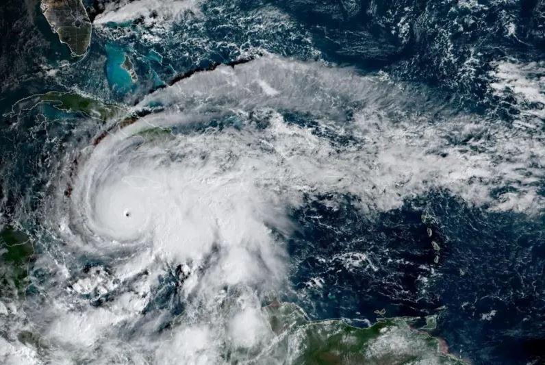 Ο τυφώνας Melissa «χτυπά» την Τζαμάικα – Άνεμοι έως 295χλμ/ώρα – Ζωντανή εικόνα 2 Ο τυφώνας Melissa «χτυπά» την Τζαμάικα – Άνεμοι έως 295χλμ/ώρα – Ζωντανή εικόνα