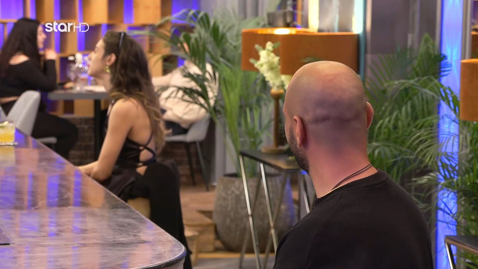 First Dates | Η αντίδραση της Μικαέλας όταν είδε τον Ραφαήλ – «Φαλάκρα; Εγώ θέλω μαλλί!»