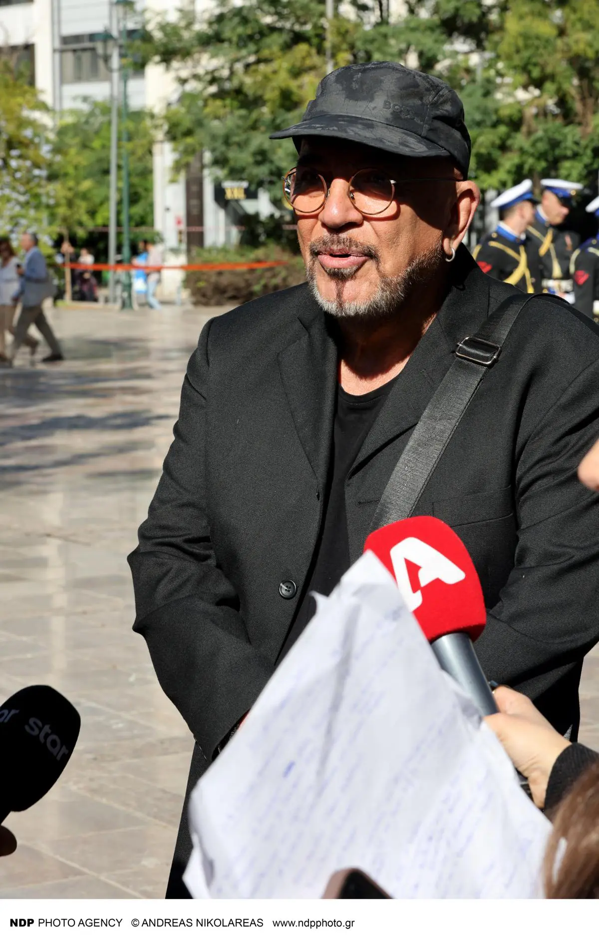 Αποχαιρετισμός Διονύση Σαββόπουλου: Η Ελλάδα λέει αντίο στον «Νιόνιο» – Καλλιτέχνες και πολιτικοί στο ύστατο χαίρε 37 Γιάννης Ζουγανέλης