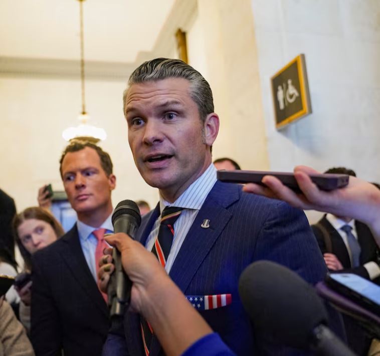 Καραϊβική: Η στιγμή που οι αμερικανικές δυνάμεις πυροβολούν σκάφος ύποπτο για διακίνηση ναρκωτικών