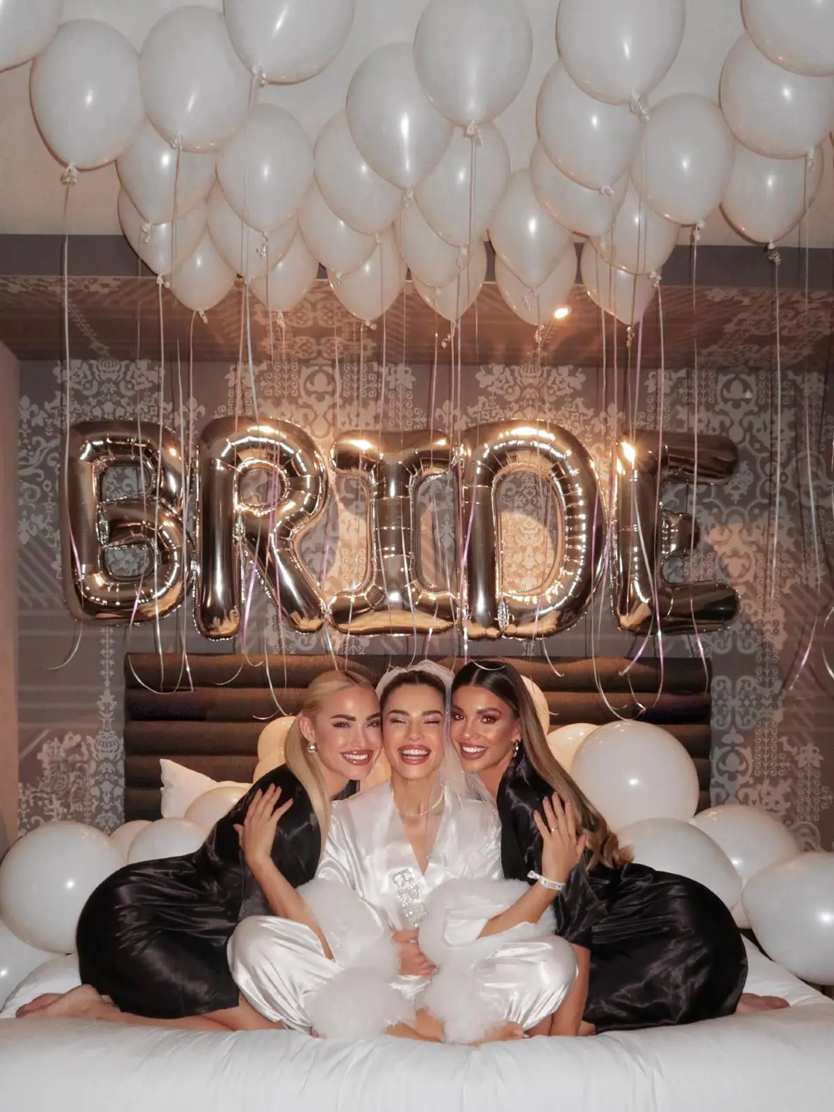 Στιγμιότυπα που ανέβασε η Ιωάννα Τούνη από το bachelorette