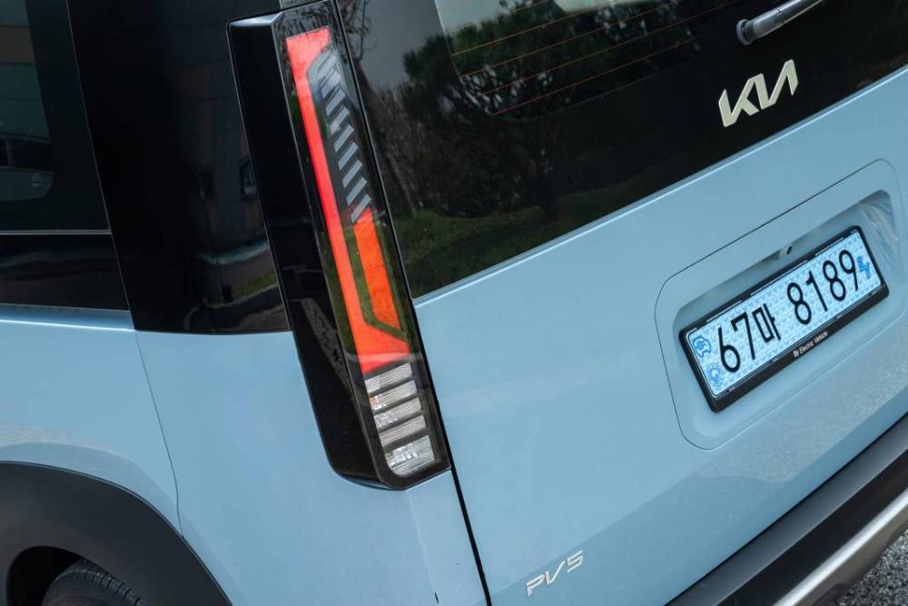 KiaPV52025-21