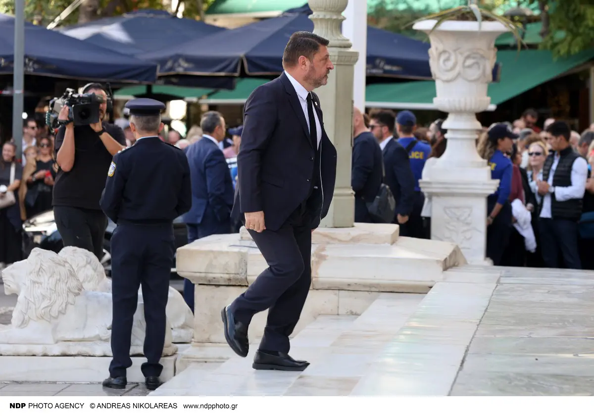 Αποχαιρετισμός Διονύση Σαββόπουλου: Η Ελλάδα λέει αντίο στον «Νιόνιο» – Καλλιτέχνες και πολιτικοί στο ύστατο χαίρε 26 Νίκος Χαρδαλιάς