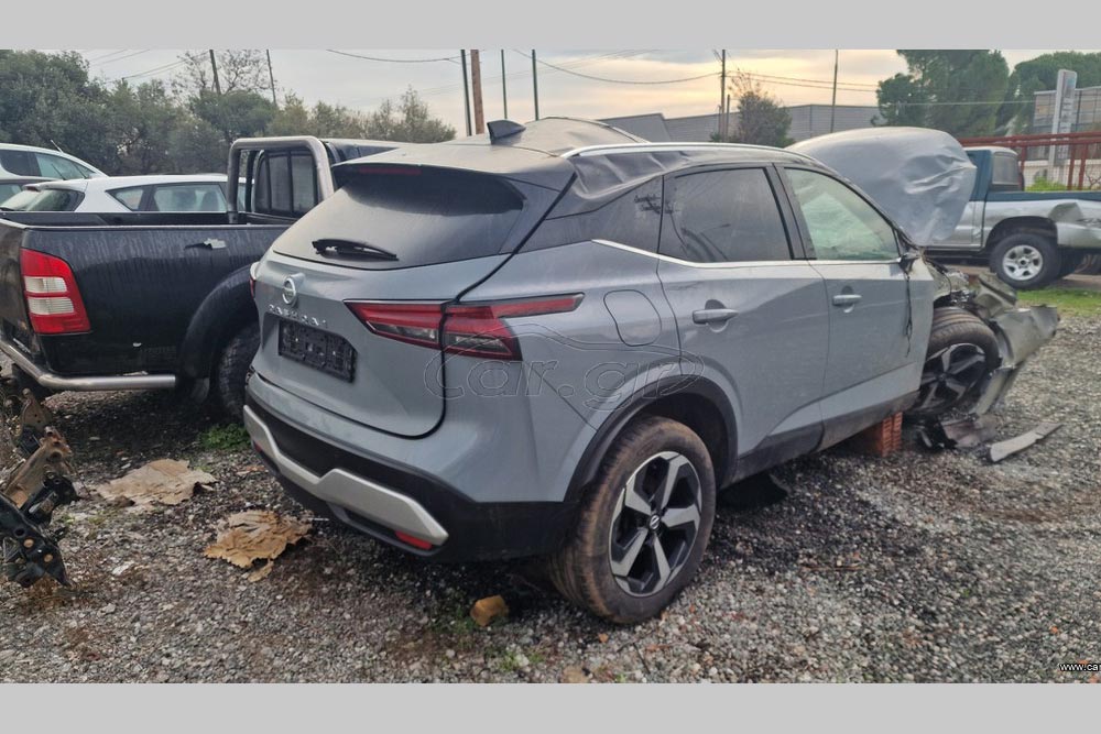 Nissan-Qashqai-crashed-(5)