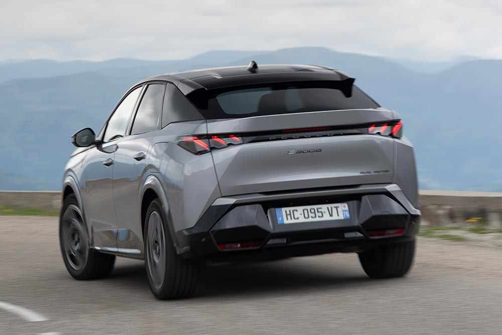 Έφτασε το νέο Peugeot E-3008 AWD 325 ίππων 10 Έφτασε το νέο Peugeot E-3008 AWD 325 ίππων