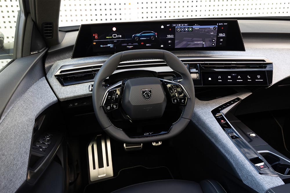 Έφτασε το νέο Peugeot E-3008 AWD 325 ίππων 11 Έφτασε το νέο Peugeot E-3008 AWD 325 ίππων