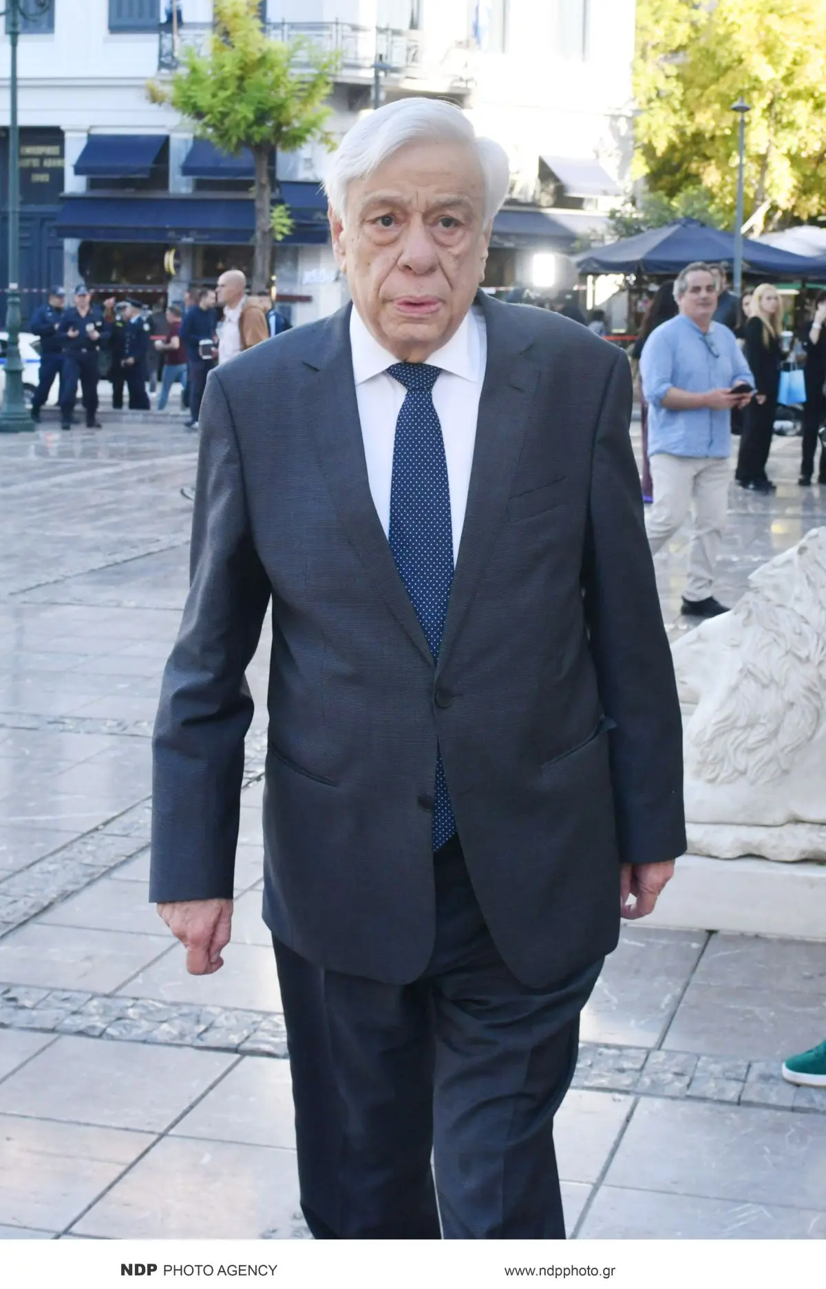 Συγκλονιστική η συγκίνηση στο ύστατο χαίρε για τον Διονύση Σαββόπουλο: Στίχοι, άνθη και μια φιγούρα του Καραγκιόζη 10 Προκόπης Παυλόπουλος