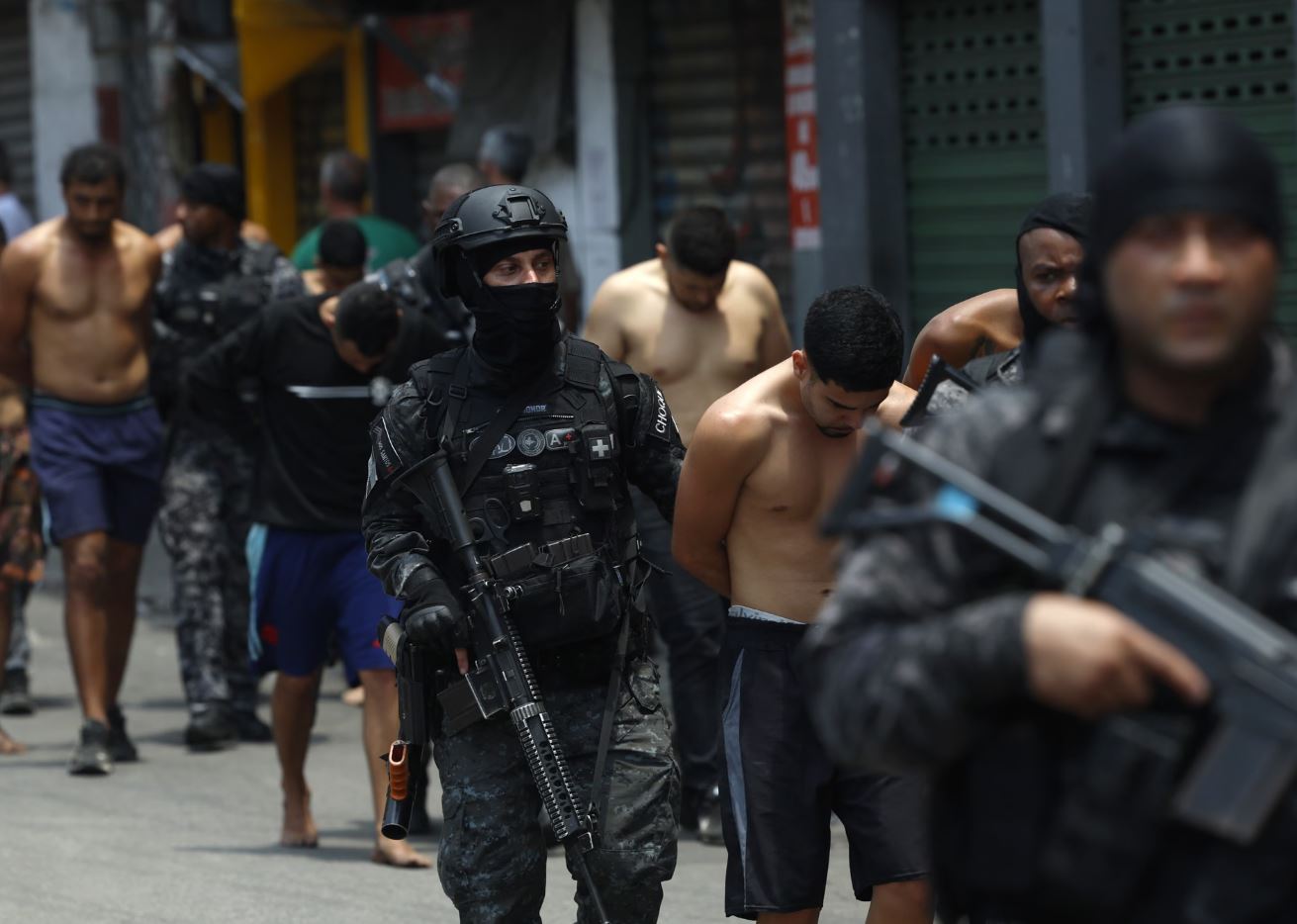 Βραζιλία: Τουλάχιστον 64 θύματα σε ευρείας κλίμακας αστυνομική επιχείρηση κατά της μαφίας στο Ρίο ντε Τζανέιρο 7 Βραζιλία: Τουλάχιστον 64 θύματα σε ευρείας κλίμακας αστυνομική επιχείρηση κατά της μαφίας στο Ρίο ντε Τζανέιρο