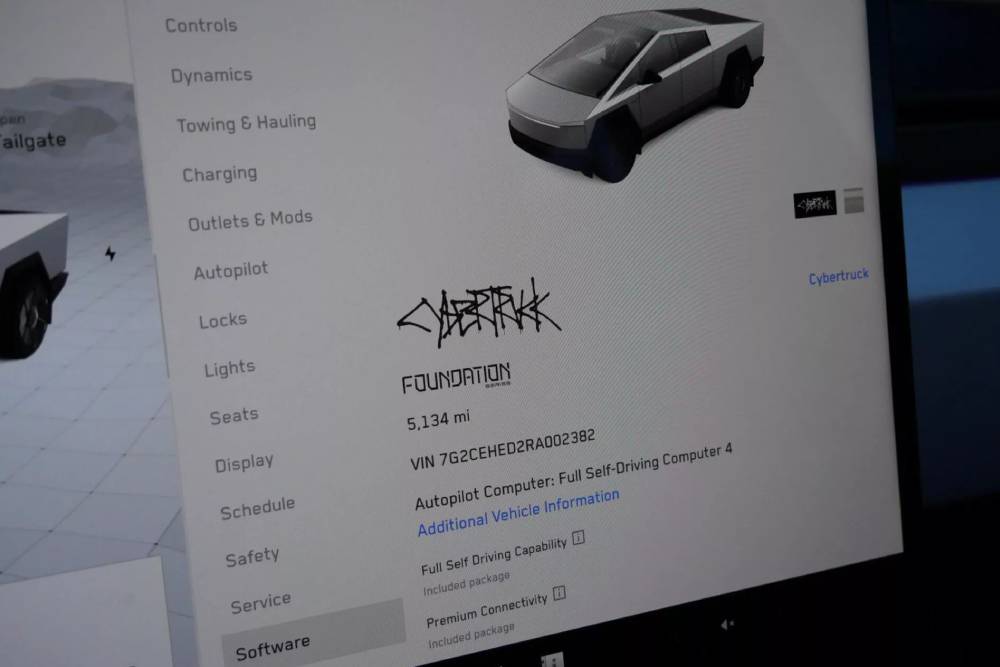 Tesla-Cybertruck-CarsBids-00002-2048x1364