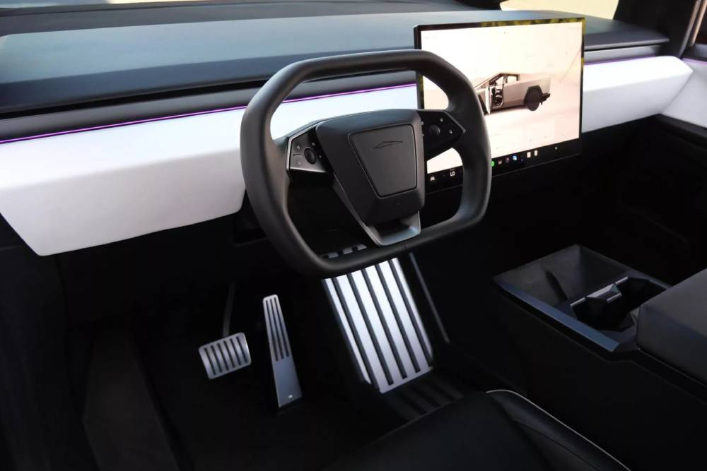 Tesla-Cybertruck-CarsBids-00005-2048x1364