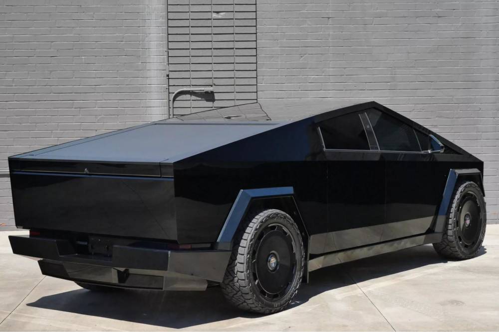 Tesla-Cybertruck-CarsBids-00006-2048x1364